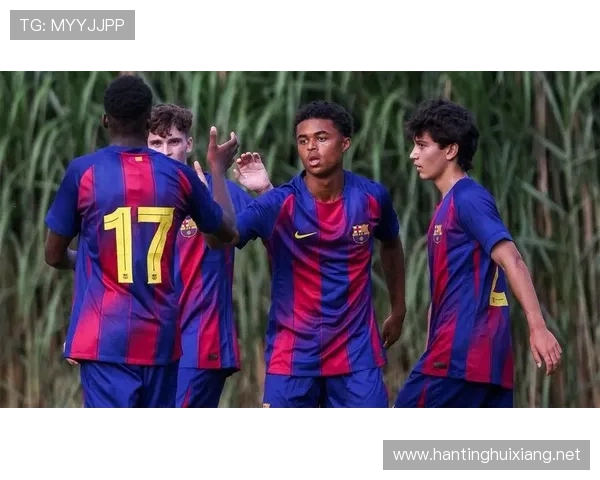 内部挖潜,世体:弗里克和博扬一起观看巴萨竞技训练 内部挖潜,世体:弗里克和博扬一起观看巴萨竞技训练